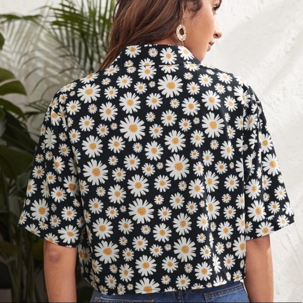 black floral cropped shit